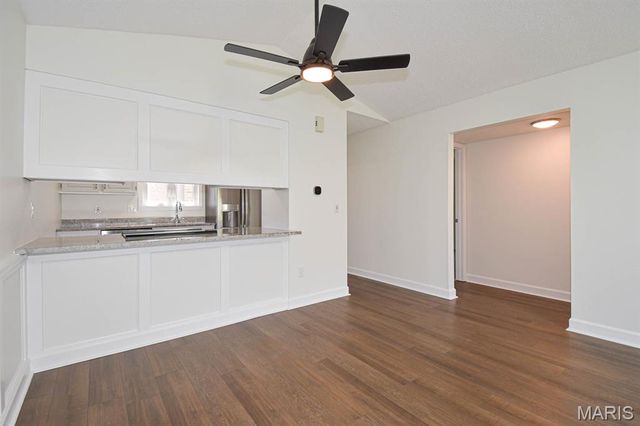 5539 Duchesne Parque Drive, St Louis, MO 63128