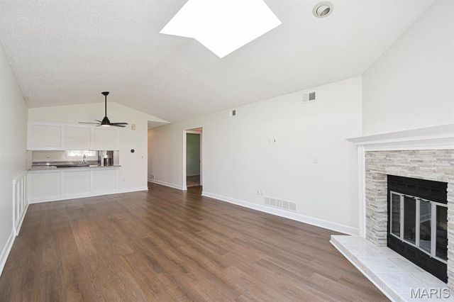 5539 Duchesne Parque Drive, St Louis, MO 63128