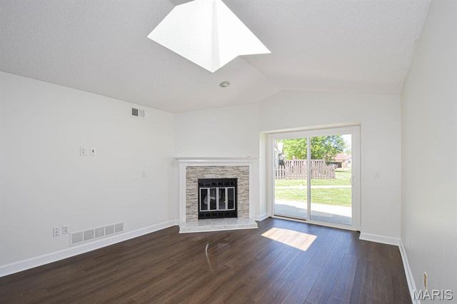 5539 Duchesne Parque Drive, St Louis, MO 63128