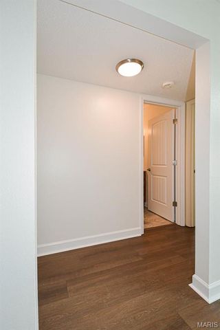 5539 Duchesne Parque Drive, St Louis, MO 63128