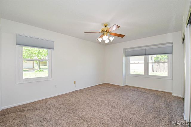 5539 Duchesne Parque Drive, St Louis, MO 63128