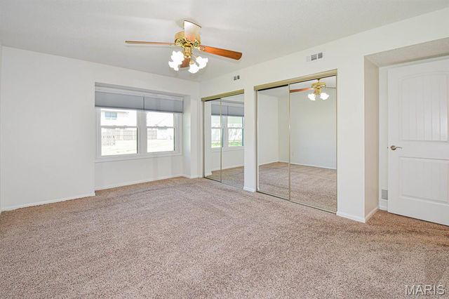 5539 Duchesne Parque Drive, St Louis, MO 63128