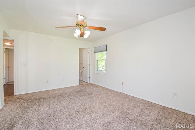 5539 Duchesne Parque Drive, St Louis, MO 63128