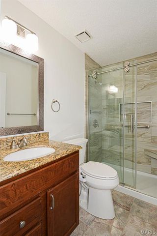 5539 Duchesne Parque Drive, St Louis, MO 63128