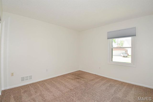 5539 Duchesne Parque Drive, St Louis, MO 63128