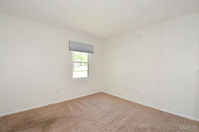 5539 Duchesne Parque Drive, St Louis, MO 63128