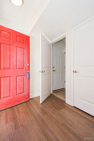 5539 Duchesne Parque Drive, St Louis, MO 63128