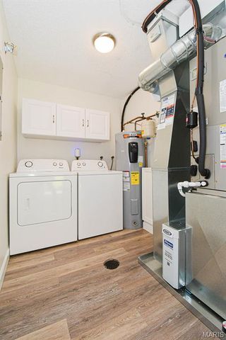 5539 Duchesne Parque Drive, St Louis, MO 63128