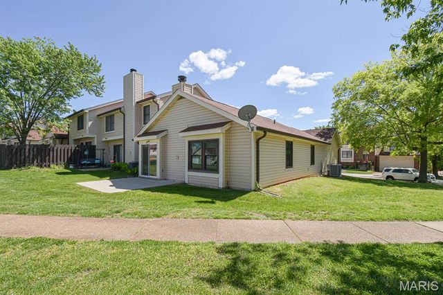 5539 Duchesne Parque Drive, St Louis, MO 63128
