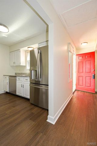 5539 Duchesne Parque Drive, St Louis, MO 63128