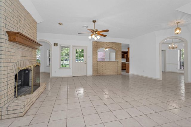 12180 Lakeview Manor Drive, Willis, TX 77318