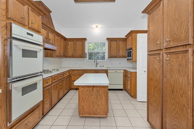 12180 Lakeview Manor Drive, Willis, TX 77318