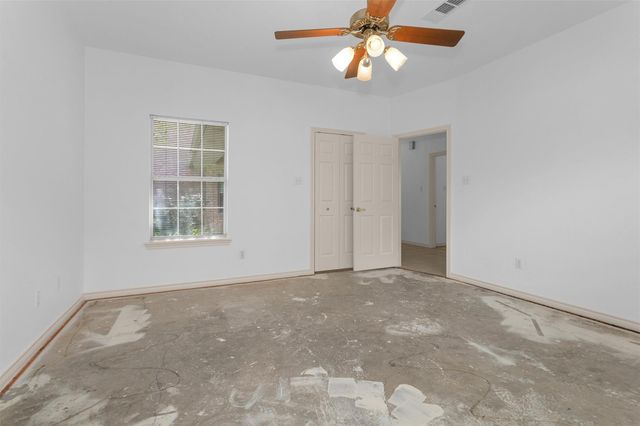 12180 Lakeview Manor Drive, Willis, TX 77318