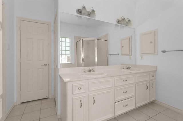 12180 Lakeview Manor Drive, Willis, TX 77318