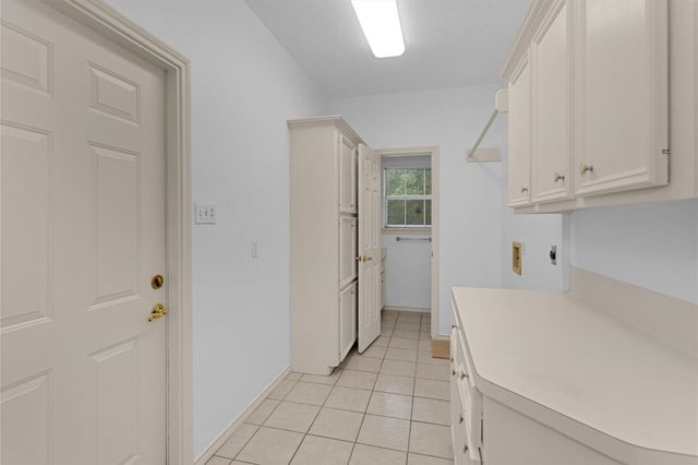 12180 Lakeview Manor Drive, Willis, TX 77318