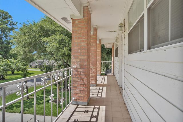 12180 Lakeview Manor Drive, Willis, TX 77318