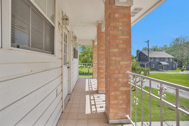 12180 Lakeview Manor Drive, Willis, TX 77318