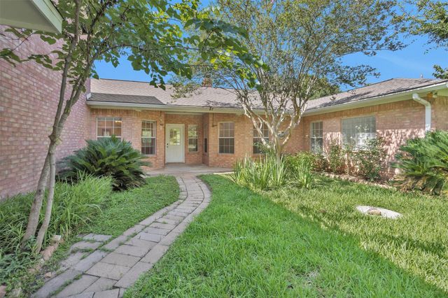 12180 Lakeview Manor Drive, Willis, TX 77318