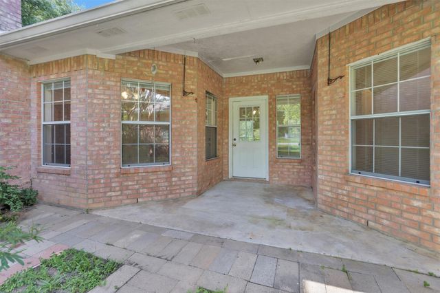 12180 Lakeview Manor Drive, Willis, TX 77318