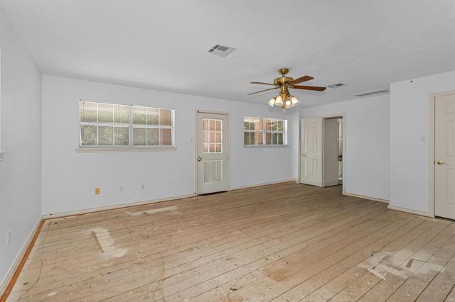 12180 Lakeview Manor Drive, Willis, TX 77318