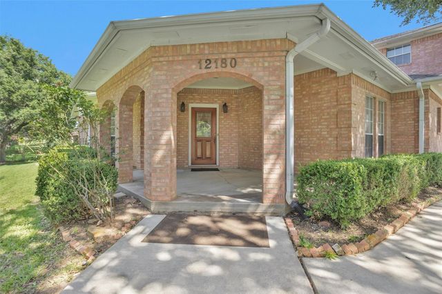 12180 Lakeview Manor Drive, Willis, TX 77318