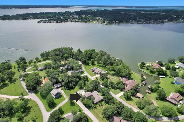 12180 Lakeview Manor Drive, Willis, TX 77318