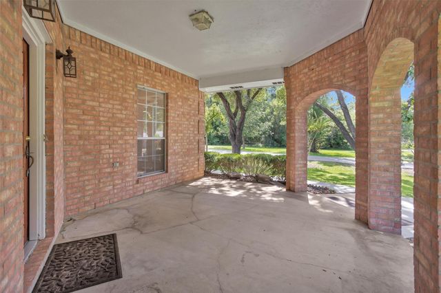 12180 Lakeview Manor Drive, Willis, TX 77318
