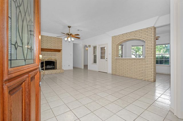 12180 Lakeview Manor Drive, Willis, TX 77318