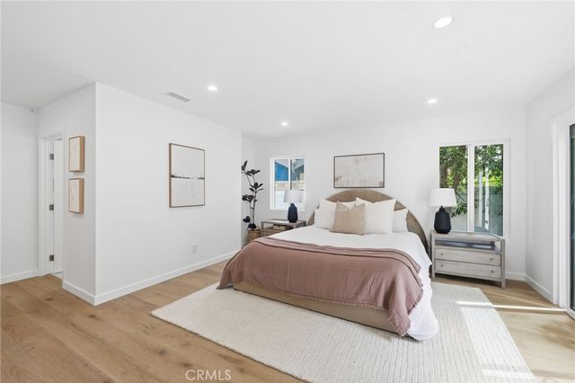 17420 Collins Street, Encino, CA 91316