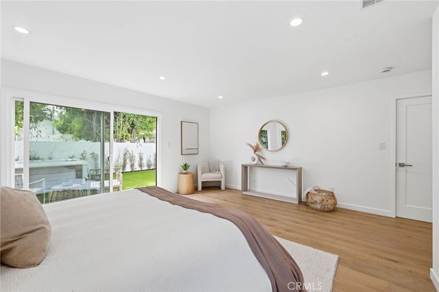 17420 Collins Street, Encino, CA 91316