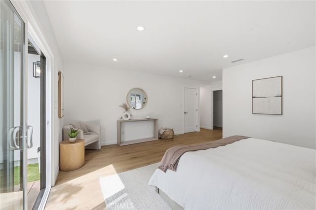 17420 Collins Street, Encino, CA 91316