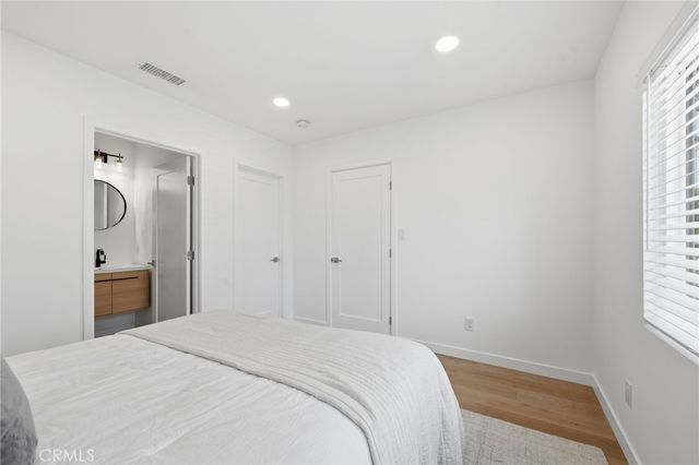 17420 Collins Street, Encino, CA 91316