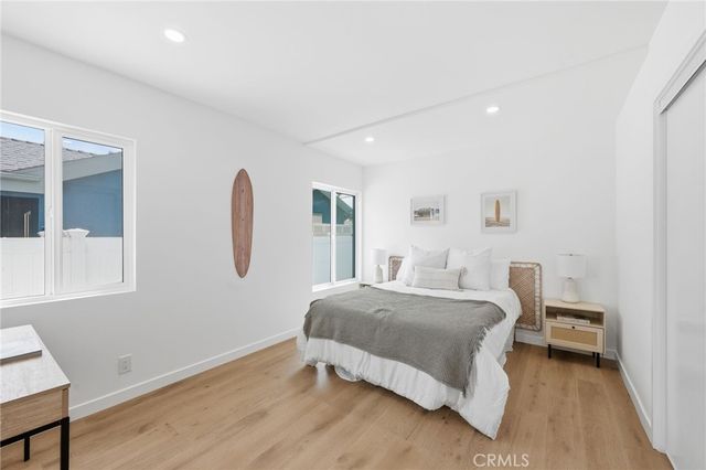 17420 Collins Street, Encino, CA 91316