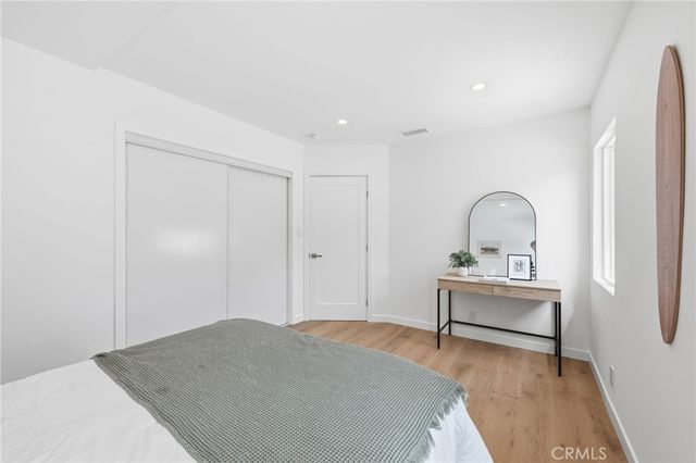 17420 Collins Street, Encino, CA 91316