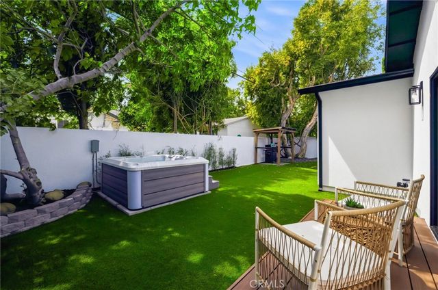 17420 Collins Street, Encino, CA 91316