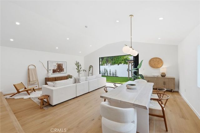 17420 Collins Street, Encino, CA 91316