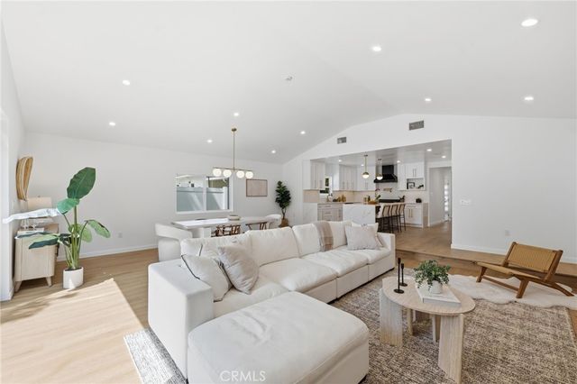 17420 Collins Street, Encino, CA 91316