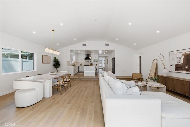 17420 Collins Street, Encino, CA 91316