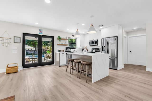 300 SE 8th Avenue, Deerfield Beach, FL 33441