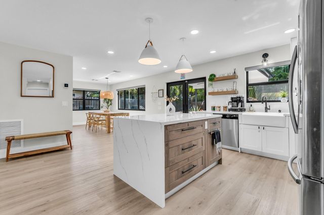 300 SE 8th Avenue, Deerfield Beach, FL 33441