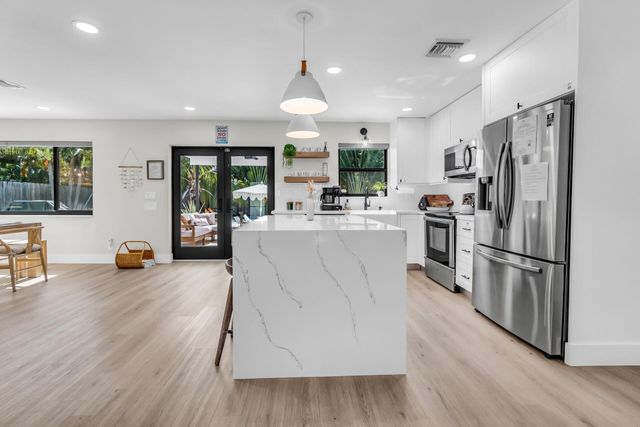 300 SE 8th Avenue, Deerfield Beach, FL 33441
