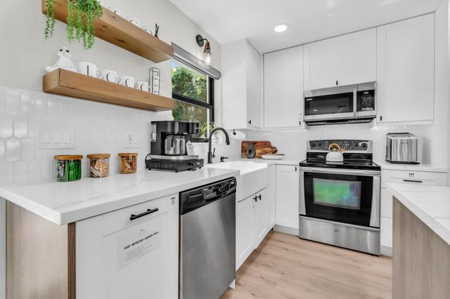 300 SE 8th Avenue, Deerfield Beach, FL 33441