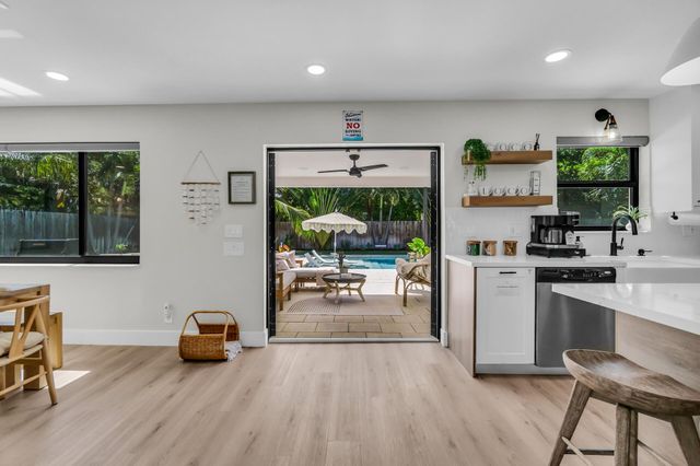 300 SE 8th Avenue, Deerfield Beach, FL 33441