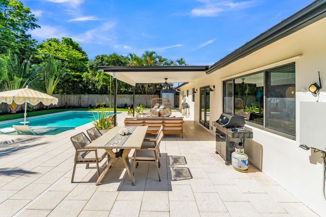 300 SE 8th Avenue, Deerfield Beach, FL 33441