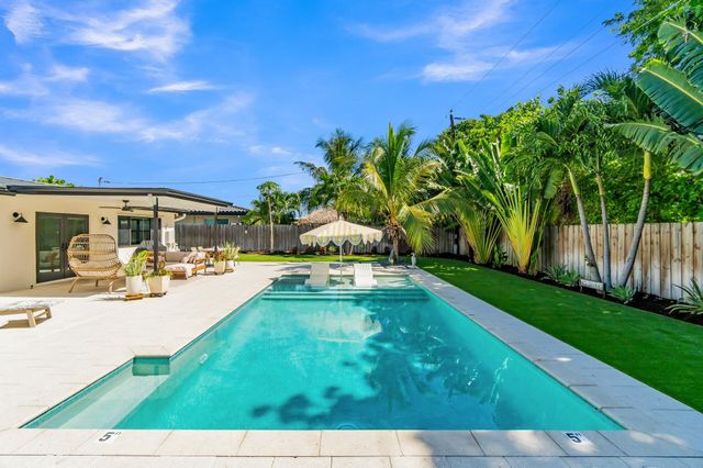 300 SE 8th Avenue, Deerfield Beach, FL 33441