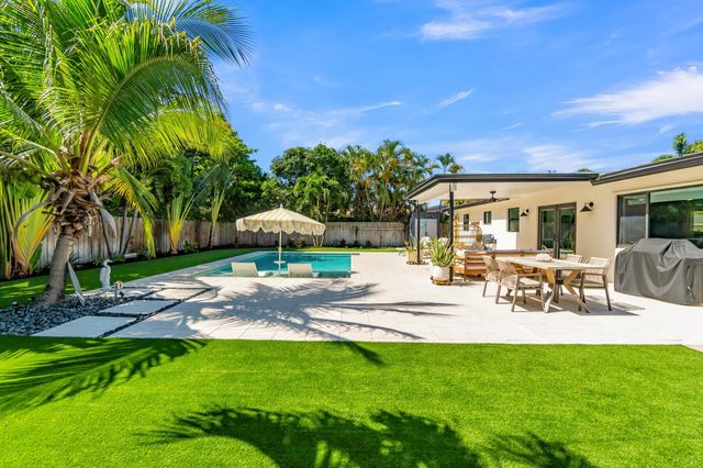300 SE 8th Avenue, Deerfield Beach, FL 33441