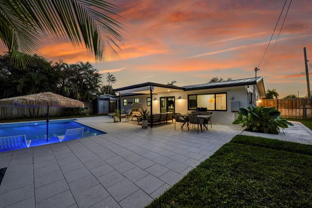 300 SE 8th Avenue, Deerfield Beach, FL 33441