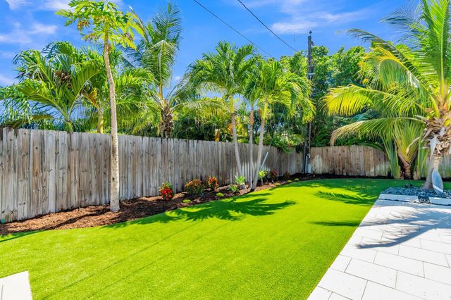 300 SE 8th Avenue, Deerfield Beach, FL 33441