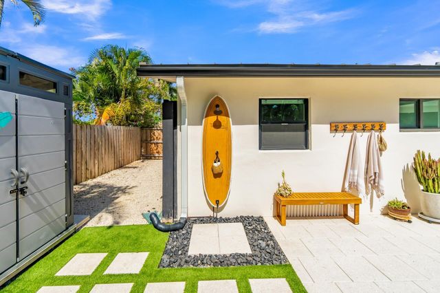 300 SE 8th Avenue, Deerfield Beach, FL 33441