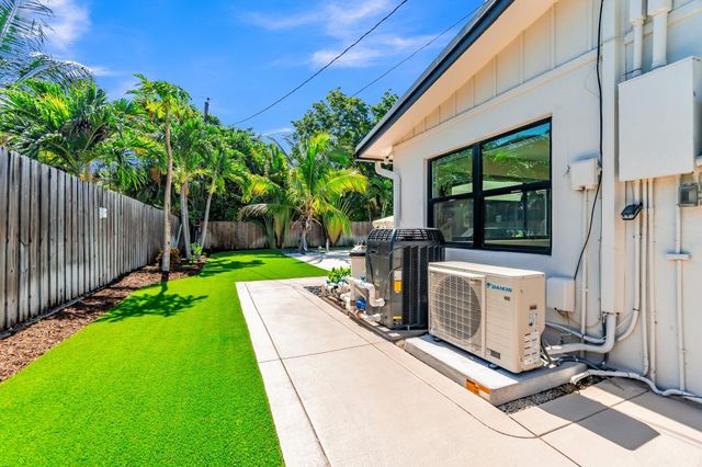 300 SE 8th Avenue, Deerfield Beach, FL 33441